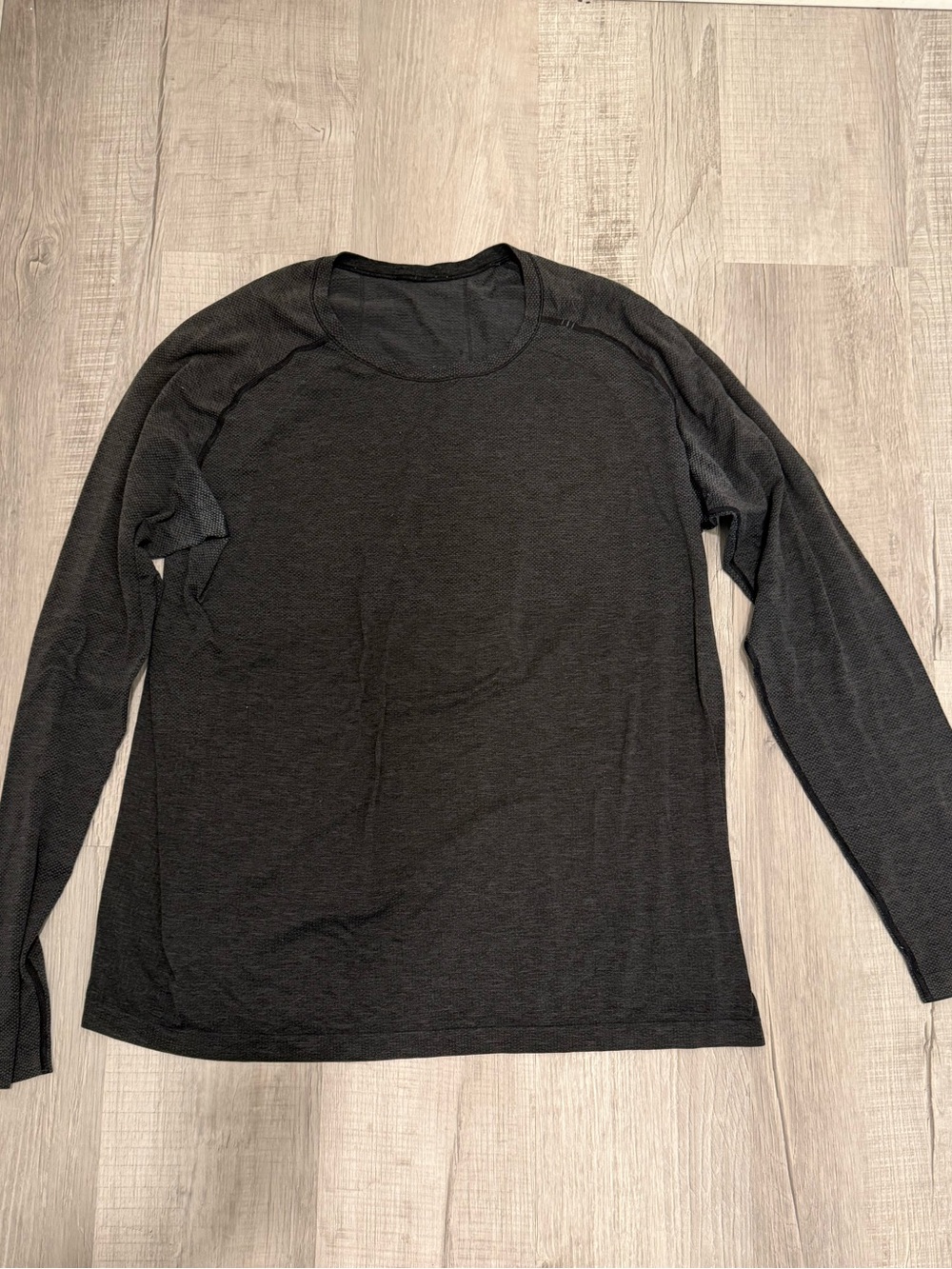 Mens Lululemon Dark Heather Gray Crewneck Top with Center Logo